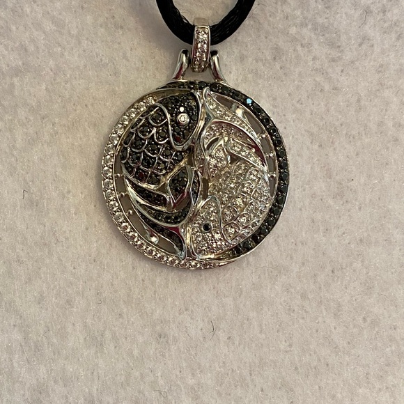 Yin and Yang necklace NIB - Picture 8 of 8
